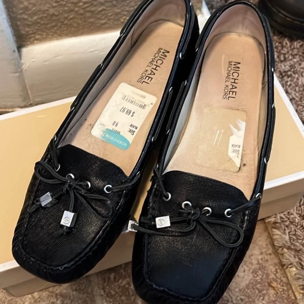 Michael Kors Elegant Black Leather Loafers‎